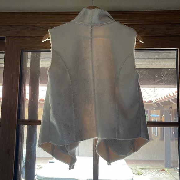 Sherpa Vest White - Picture 3 of 7